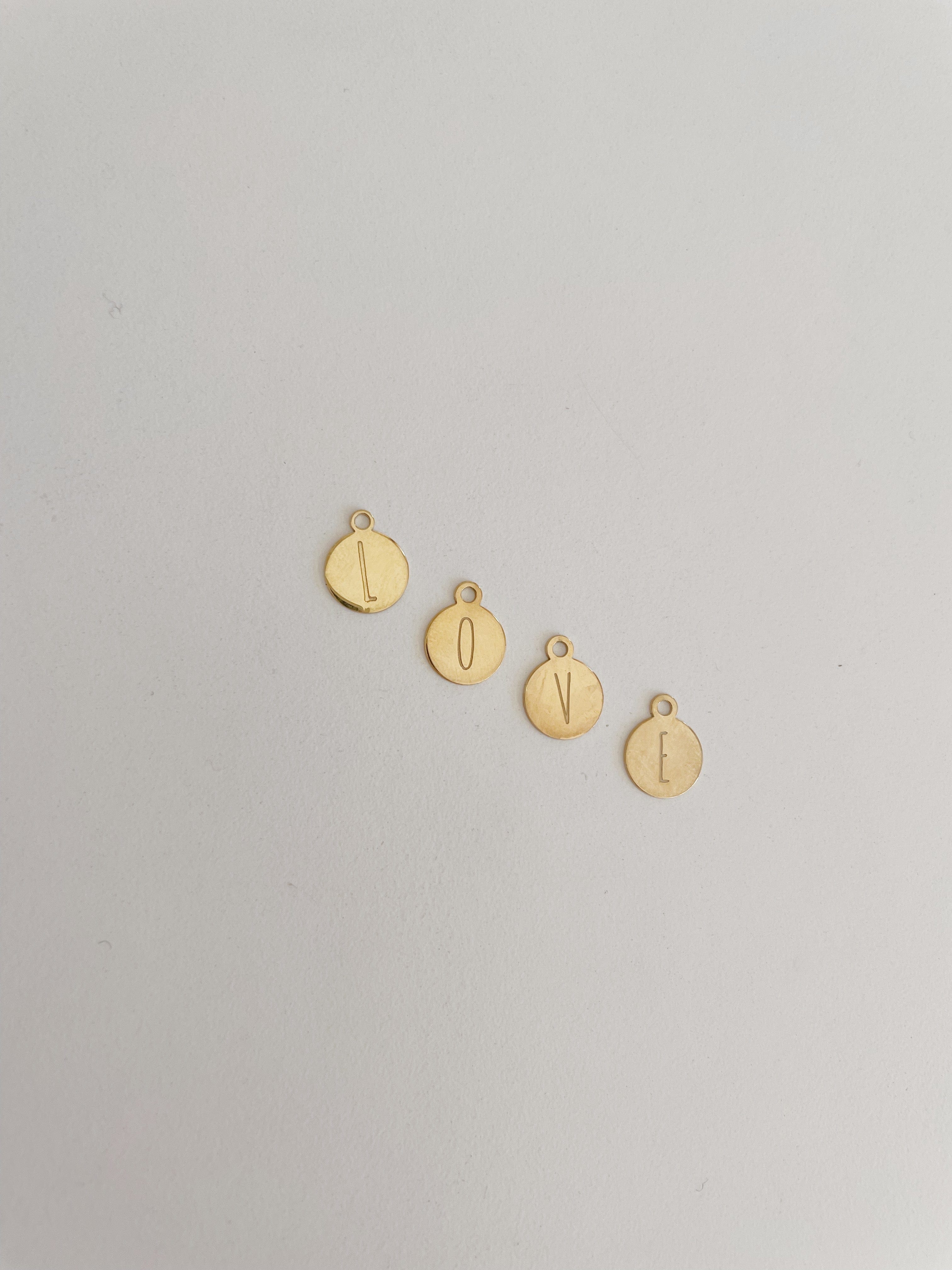 CHARMheyloveInicial de plata bañada en oro | heylove