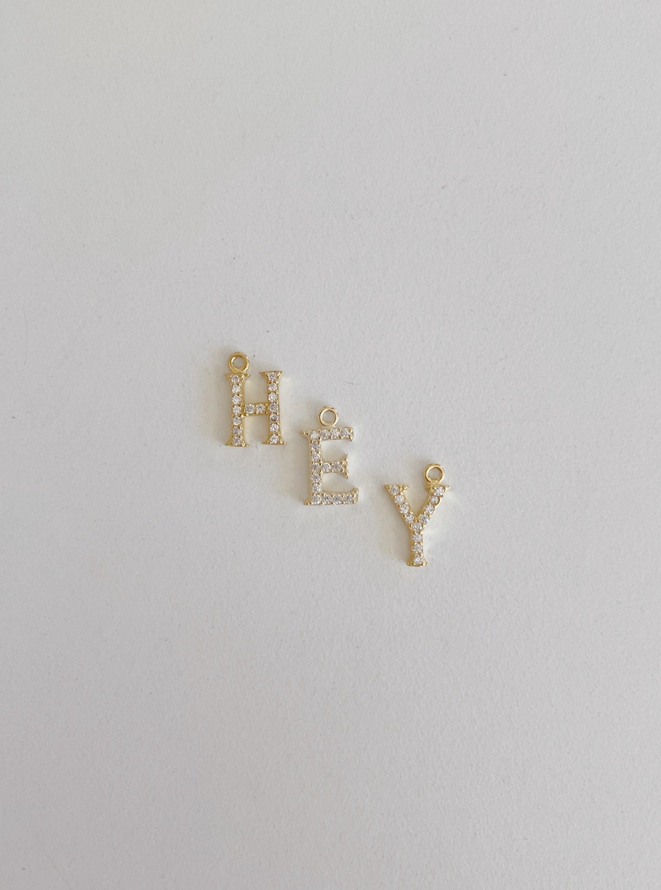 CHARMheyloveInicial circonitas oro | heylove