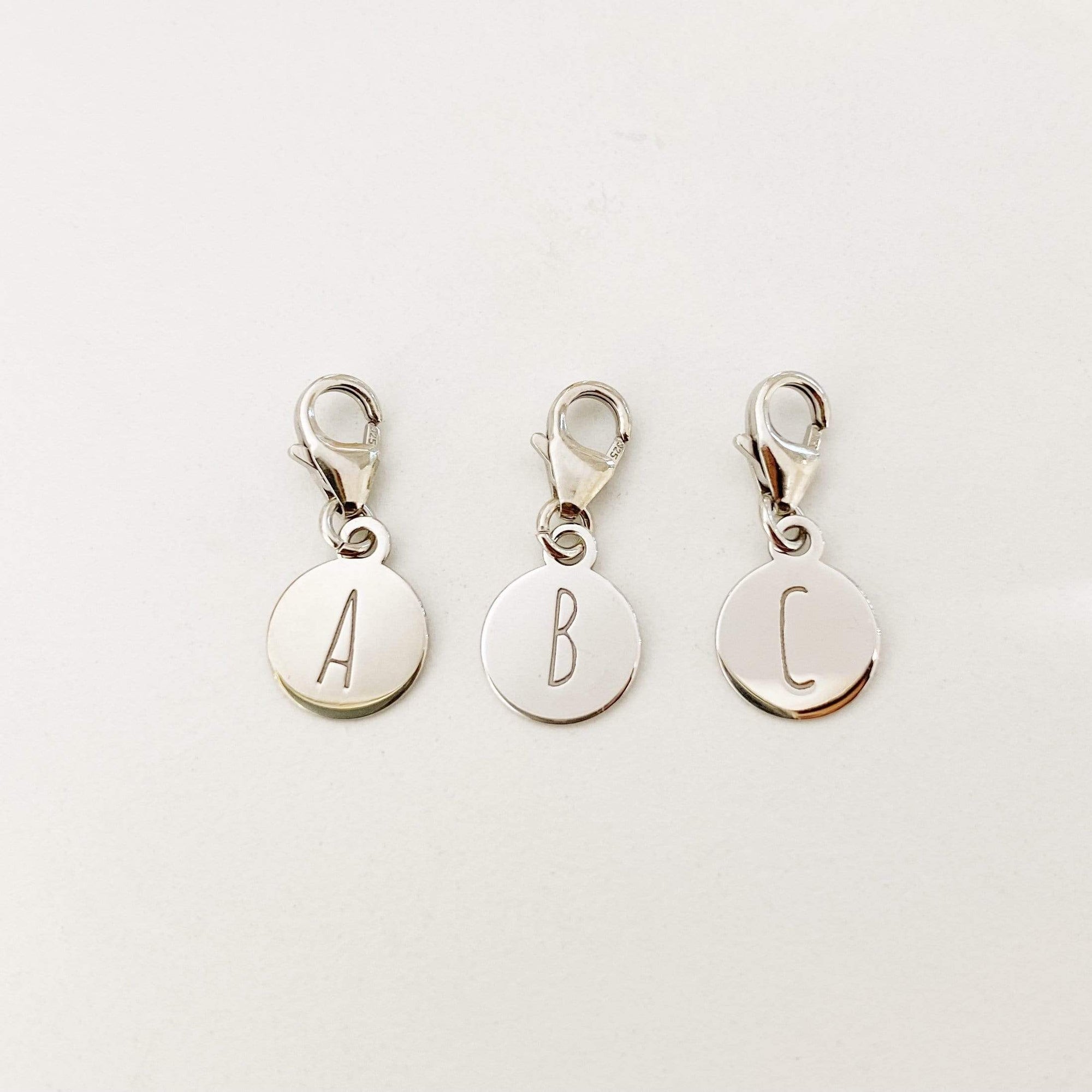 CHARMheyloveInicial de plata bañada en oro | heylove