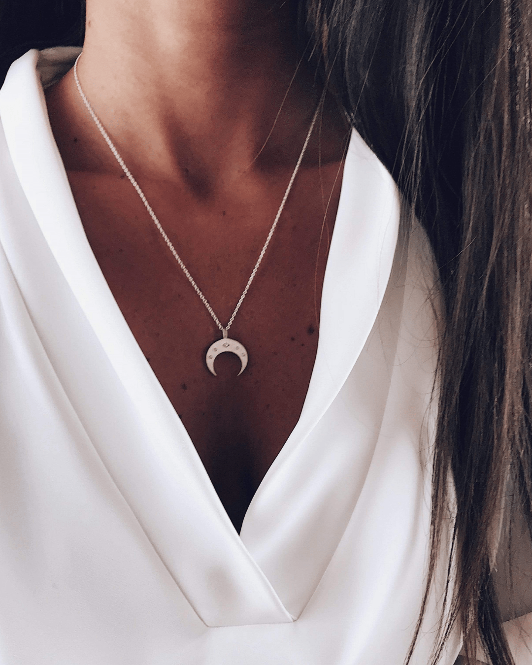 Lili claspe deals moon necklace